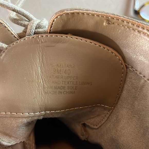 Vince Camuto NWOB Keltana Leather
Combat Boot - Size 9 - Picture 10 of 10